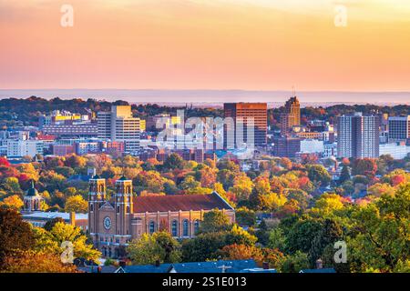 Syracuse, New York, USA, Stadtansicht im Herbst bei Sonnenaufgang. Stockfoto