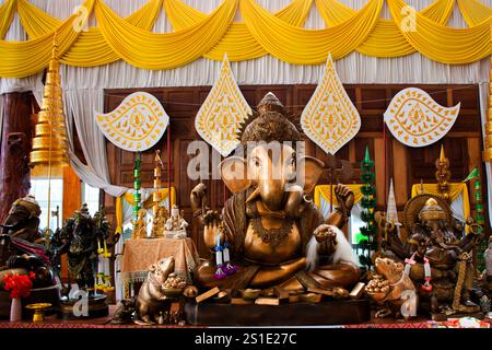 Ganesha oder ganesh Lord of Success und hindugott Heilige Gottheit Engel Statue für thailänder Reisende besuchen Respekt betend Segen mystisch in Wa Stockfoto