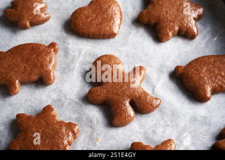 Frisch gebackene Lebkuchen Weihnachtskekse Stockfoto