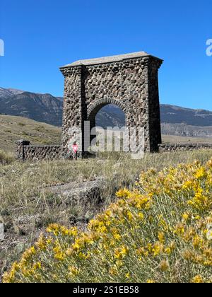 Roosevelt Arch am Nordeingang des Yellowstone National Park, Gardiner, Montana, USA Stockfoto