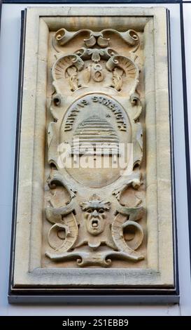 Unity is Strength (Cambridge & District Co-operative Society Plaque) Burleigh Street Cambridge UK Stockfoto