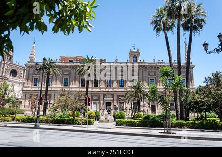 Blick auf das Archivo General de Indias, entworfen von Juan de Herrera, Sevilla, Andalusien, Spanien Stockfoto