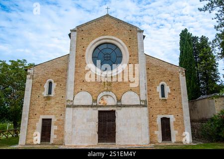 Chiesa di Santa Maria di Ronzano. Castel Castagna, Teramo, Abruzzen, Italien, Europa. Stockfoto