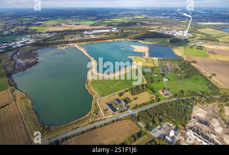 Luftaufnahme, Schotterbaggersee Rossenray, Abfallentsorgungszentrum Asdonkshof mit Schornstein, Fernsicht, Rossenray, Kamp-Lintfort, Ruhrgebiet, Nord R Stockfoto