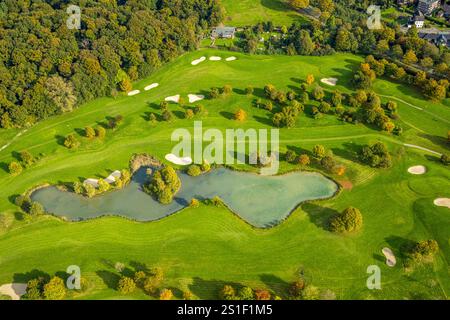 Luftsicht, Golfplatz Golfclub am Kloster Kamp e.V., Golfwiese mit Bunker und Teich, Kamperbrück, Kamp-Lintfort, Ruhrgebiet, Nordrhein-Westfalen Stockfoto