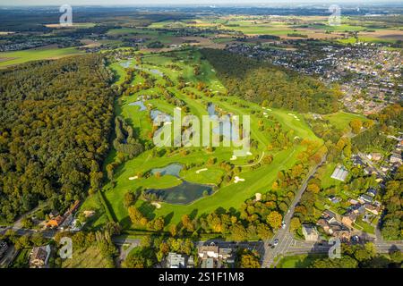 Luftsicht, Golfplatz Golfclub am Kloster Kamp e.V., Golfwiese mit Bunker und Teich, hinter Wohngebiet Niersenbruch, Kamperbrück, Kamp-Lint Stockfoto