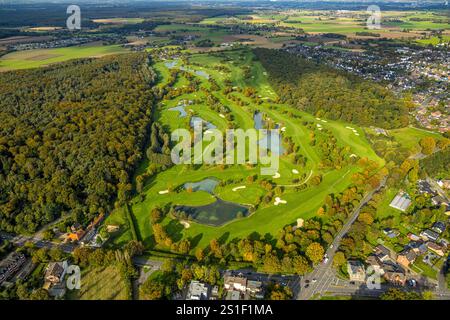 Luftsicht, Golfplatz Golfclub am Kloster Kamp e.V., Golfwiese mit Bunker und Teich, hinter Wohngebiet Niersenbruch, Kamperbrück, Kamp-Lint Stockfoto