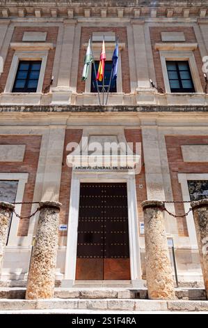 Eintritt zum Archivo General de Indias, wo die Dokumentation über die Entdeckung Amerikas erhalten ist, Sevilla, Andalusien, Spanien Stockfoto