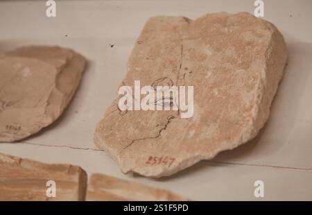 Diese Gräber gehörten den Handwerkern und Handwerkern, die die Gräber im Tal der Könige errichteten. Die Community geht zumindest auf die Zeit von zurück Stockfoto