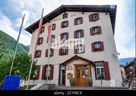 Zermatt, Schweiz- 22. September 2024: Die Front des Gemeindehauses Zermatt. Stockfoto