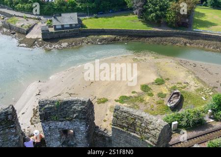 Conwy Wales - July 31 2024; Tourists looking at view below from top of medieval Conwy Castle. Stockfoto