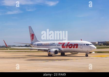 Flughafen Bangkok-Don Mueang. REGISTRIERUNG: HS-LUY, THAI LION AIR, BOEING 737-800. // 28.11.2024: Bangkok, Thailand, Asien *** Bangkok Don Stockfoto
