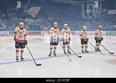 Augsburg, Deutschland. Januar 2025. Die Starting Six der Nürnberger/DEL: Augsburger Panther - Nürnberg Ice Tigers, Curt Frenzel Stadion am 03.01.2025 Credit: dpa/Alamy Live News Stockfoto