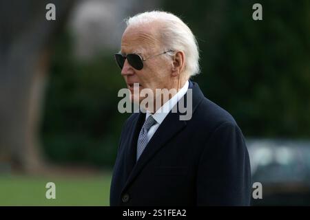 Washington, DC, USA. Januar 2025. US-Präsident Joe Biden kehrt zum Weißen Haus zurück, nachdem er am 2. Januar 2025 auf der Marine One in Washington, DC, USA, angekommen ist. Kredit: Will Oliver/Pool über CNP/dpa/Alamy Live News Stockfoto