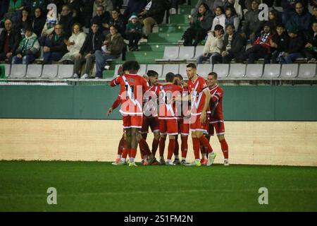 Ferrol, Spanien, 3. Januar 2025: Rayo Vallecano Spieler feiern das erste Tor beim Finale der Copa de SM El Rey 1/16 2024-25 zwischen Racing Club de Ferrol und Rayo Vallecano de Madrid am 3. Januar 2025 in Einem Malata-Stadion in Ferrol, Spanien. Quelle: Alberto Brevers / Alamy Live News. Stockfoto