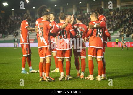 Ferrol, Spanien, 3. Januar 2025: Rayo Vallecano Spieler feiern das zweite Tor beim Finale der Copa de SM El Rey 1/16 2024-25 zwischen Racing Club de Ferrol und Rayo Vallecano de Madrid am 3. Januar 2025 in Einem Malata-Stadion in Ferrol, Spanien. Quelle: Alberto Brevers / Alamy Live News. Stockfoto