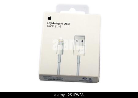 WETZLAR, Deutschland 14.07.2022: Apple Lightning auf USB-Kabel Stockfoto