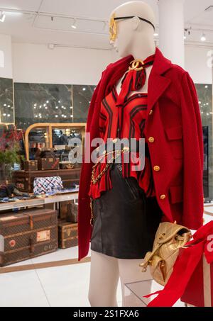 „What Goes Around CES Around“ ist ein Geschäft mit Vintage-Artikeln in SoHo, 2025, New York City, USA Stockfoto
