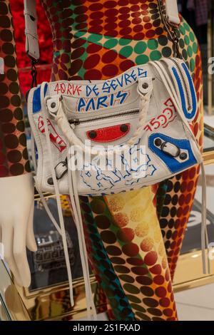 „What Goes Around CES Around“ ist ein Geschäft mit Vintage-Artikeln in SoHo, 2025, New York City, USA Stockfoto