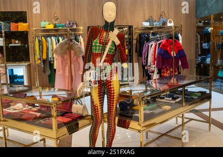 „What Goes Around CES Around“ ist ein Geschäft mit Vintage-Artikeln in SoHo, 2025, New York City, USA Stockfoto