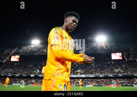 Valencia, Spanien. Januar 2025. Valencia, Spanien, 3. Januar 2024: Aurelien Tchouameni (14 Real Madrid CF) während des Fußballspiels La Liga EA Sports zwischen Valencia CF und Real Madrid CF im Estadio Mestalla in Valencia, Spanien (Judit Cartiel/SPP) Credit: SPP Sport Press Photo. /Alamy Live News Stockfoto