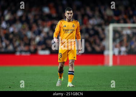Valencia, Spanien. Januar 2025. Valencia, Spanien, 3. Januar 2024: Dani Ceballos (19 Real Madrid CF) während des Fußballspiels La Liga EA Sports zwischen Valencia CF und Real Madrid CF im Estadio Mestalla in Valencia, Spanien (Judit Cartiel/SPP) Credit: SPP Sport Press Photo. /Alamy Live News Stockfoto