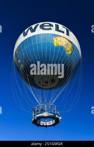 Hallo Flyer, Welt Ballon, Fesselballon, Berlin Mitte, Berlin, Deutschland mcpins *** Hallo Flyer, World Balloon, Tethered Balloon, Berlin Mitte, Berlin, De Stockfoto