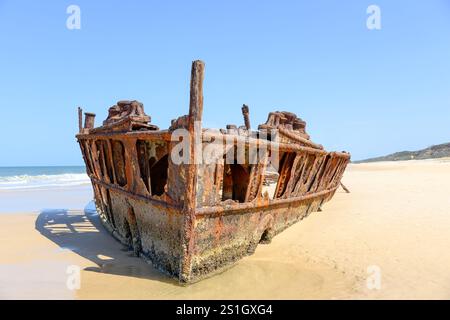 Maheno Schiffswrack, K'gari Fraser Island, historischer, rostiger Wrackstein 75 Meilen Strand, touristisches Reiseziel, Queensland Australien Stockfoto