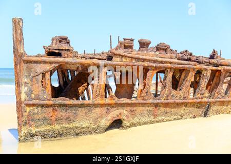 Maheno Schiffswrack, K'gari Fraser Island, historischer, rostiger Wrackstein 75 Meilen Strand, touristisches Reiseziel, Queensland Australien Stockfoto