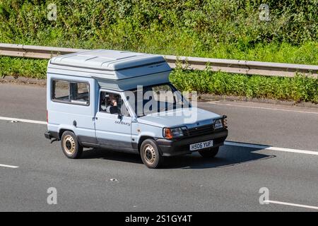 1990 90er Jahre Blauer SITZ Terra kleiner europäischer Wohnmobil 0,9 3-türiger MPV. SEAT Marbella (Codename 141A) ein von einem Emblem entwickelter Fiat Panda Stockfoto