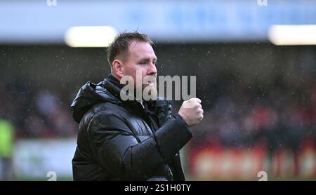 Crawley Town Manager Rob Elliot, nachdem das Spiel im Sky Bet EFL League One Spiel zwischen Crawley Town und Charlton Athletic im Broadfield Stadium, Crawley, Großbritannien, am 1. Januar 2025 abgesagt wurde Stockfoto