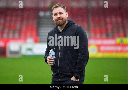 Crawley Town Manager Rob Elliot beim Sky Bet EFL League One Spiel zwischen Crawley Town und Charlton Athletic im Broadfield Stadium, Crawley, Großbritannien - 1. Januar 2025 Foto Simon Dack / TPI nur redaktionelle Verwendung. Kein Merchandising. Für Football Images gelten Einschränkungen für FA und Premier League, inc. Keine Internet-/Mobilnutzung ohne FAPL-Lizenz. Weitere Informationen erhalten Sie bei Football Dataco Stockfoto