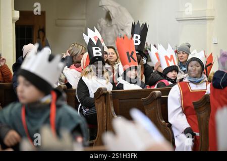 Slusovice, Tschechische Republik. Januar 2025. Die wohltätige Organisation der Geldsammlung der drei Könige in Slusovice, Tschechien, am 4. Januar 2025. Quelle: Dalibor Gluck/CTK Photo/Alamy Live News Stockfoto