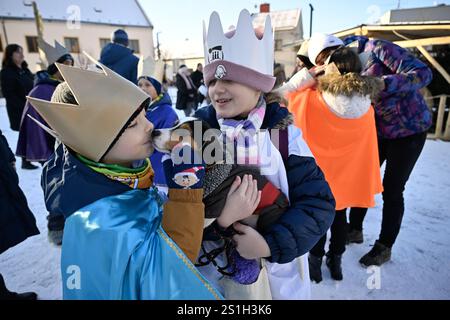 Slusovice, Tschechische Republik. Januar 2025. Die wohltätige Organisation der Geldsammlung der drei Könige in Slusovice, Tschechien, am 4. Januar 2025. Quelle: Dalibor Gluck/CTK Photo/Alamy Live News Stockfoto