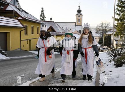 Slusovice, Tschechische Republik. Januar 2025. Die wohltätige Organisation der Geldsammlung der drei Könige in Slusovice, Tschechien, am 4. Januar 2025. Quelle: Dalibor Gluck/CTK Photo/Alamy Live News Stockfoto