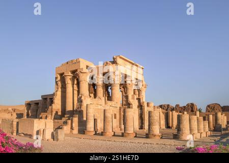 Der Tempel von KOM Ombo ist ein ungewöhnlicher Doppeltempel in der Stadt KOM Ombo im Gouvernement Assuan. Sie wurde von 180 bis 47 v. Chr. erbaut Stockfoto