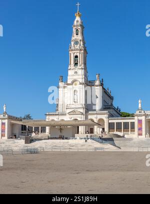 Basilika unserer Lieben Frau vom Rosenkranz im portugiesischen katholischen Heiligtum von Fatima, Bezirk Santarem, Portugal Stockfoto