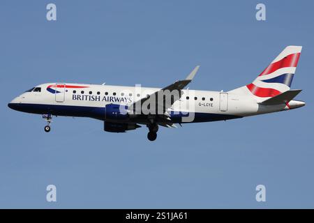 British Airways Embraer 170 mit Registrierung G-LCYE im Finale für den Frankfurter Flughafen Stockfoto