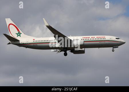 Marokkanische Royal Air Maroc Boeing 737-800 mit Registrierung CN-ROL im Finale für den Flughafen Frankfurt Stockfoto