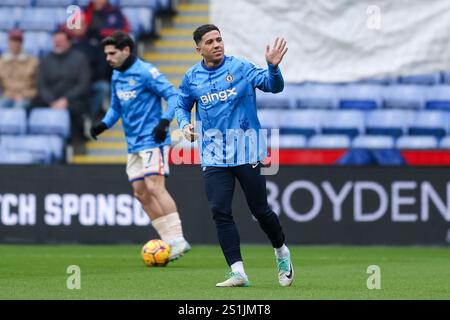 Selhurst Park, Selhurst, London, Großbritannien. Januar 2025. Premier League Football, Crystal Palace gegen Chelsea; Enzo Fernandez begrüßt die Fans, bevor es beim warm Up losgeht. Credit: Action Plus Sports/Alamy Live News Stockfoto