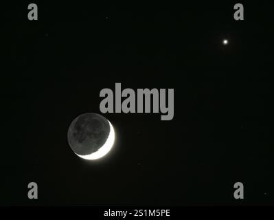 Mond und Venus in enger Verbindung Stockfoto