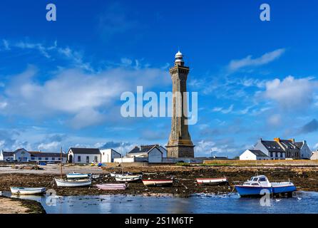 Phare d'Eckmühl: Leuchtturm Eckmühl in Penmarch in der Bretagne, Frankreich, sonniger Tag mit blauem Himmel Stockfoto