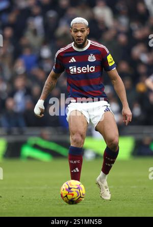 London, Großbritannien. Januar 2025. Joelinton (NU) beim Spiel Tottenham Hotspur gegen Newcastle United im Tottenham Hotspur Stadium, London, UK am 4. Januar 2025. Quelle: Paul Marriott/Alamy Live News Stockfoto