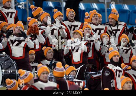 Charlotte, NC, USA: Ein allgemeines Bild der Virginia Tech Hokies Band während des Duke’s Mayo Bowl Spiels gegen die Minnesota Golden Gophers im Bank of America Stadium am Freitag, 3. Januar 2025. Die Gophers schlugen die Hokies 24:10. (Brian Villanueva/Image of Sport) Stockfoto