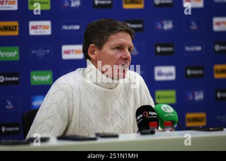 London, Großbritannien. Januar 2025. London, England, 4. Januar 2025: Crystal Palace Manager Oliver Glasner während des Premier League Spiels zwischen Crystal Palace und Chelsea im Selhurst Park in London, England (Alexander Canillas/SPP) Credit: SPP Sport Press Photo. /Alamy Live News Stockfoto