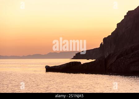 Sonnenuntergang am Strand El Candelero. Espíritu Santo Island, Baja California, Mexiko. Stockfoto