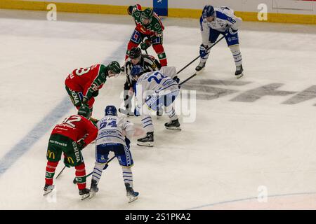 Göteborg, Schweden. Januar 2025. Faceoff in der dritten Spielperiode zwischen Frölunda HC und Leksands IF. Quelle: Per Ljung/Alamy Live News Stockfoto