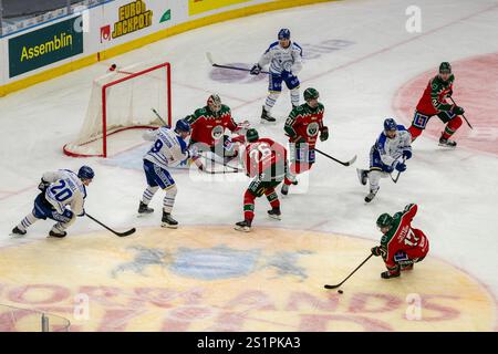 Göteborg, Schweden. Januar 2025. Moment im Spiel zwischen Frölunda HC und Leksands IF. Quelle: Per Ljung/Alamy Live News Stockfoto