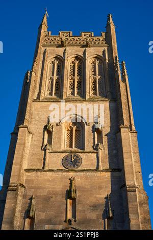 Der westliche Turm der Heiligen Jungfrau Maria aus dem 15. Jahrhundert in Bruton, Somerset, Großbritannien Stockfoto
