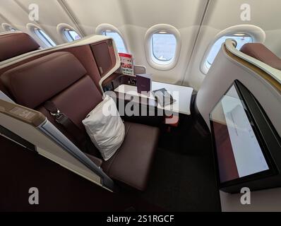 MANCHESTER, Großbritannien, 7. DEZEMBER 2024: Sitz der Oberklasse von Virgin Atlantic im neuen Airbus A330 Neo Stockfoto